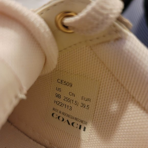 COACH Clip Low Top Sneaker In Signature Canvas With Heart Cherry Print - Picture 15 of 15